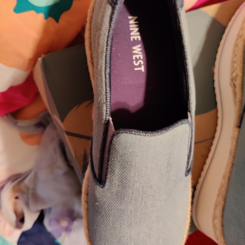 Shoes - Picture 3 of 4